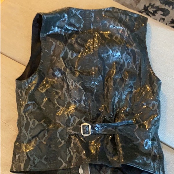 Shiny snake skin patterned fun vest!!!! Front zip - Picture 4 of 4